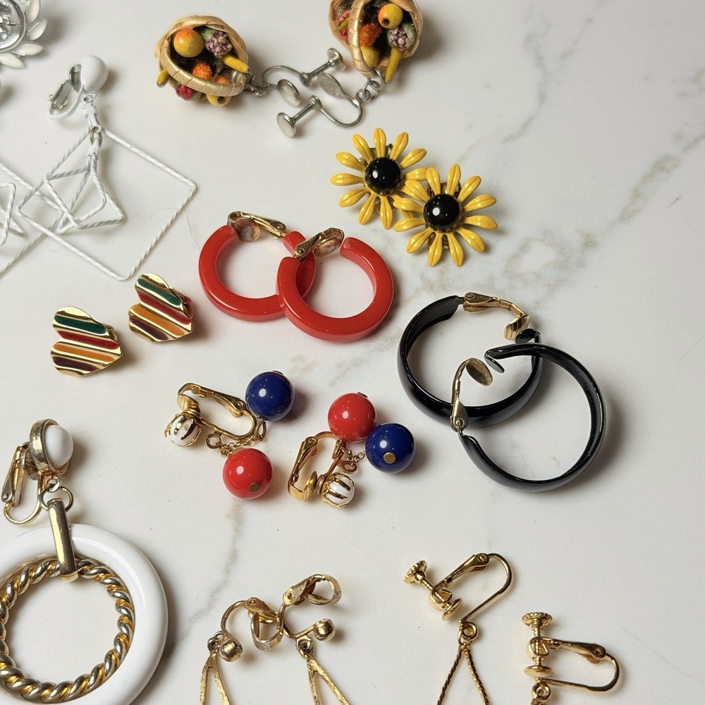 31 Pairs Vintage Clip On Earring Retro Colorful 60s 70s 80s Granny Whimsical - Picture 6 of 16